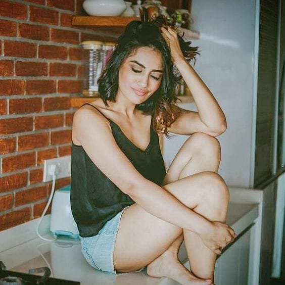 surbhi jyoti images free download